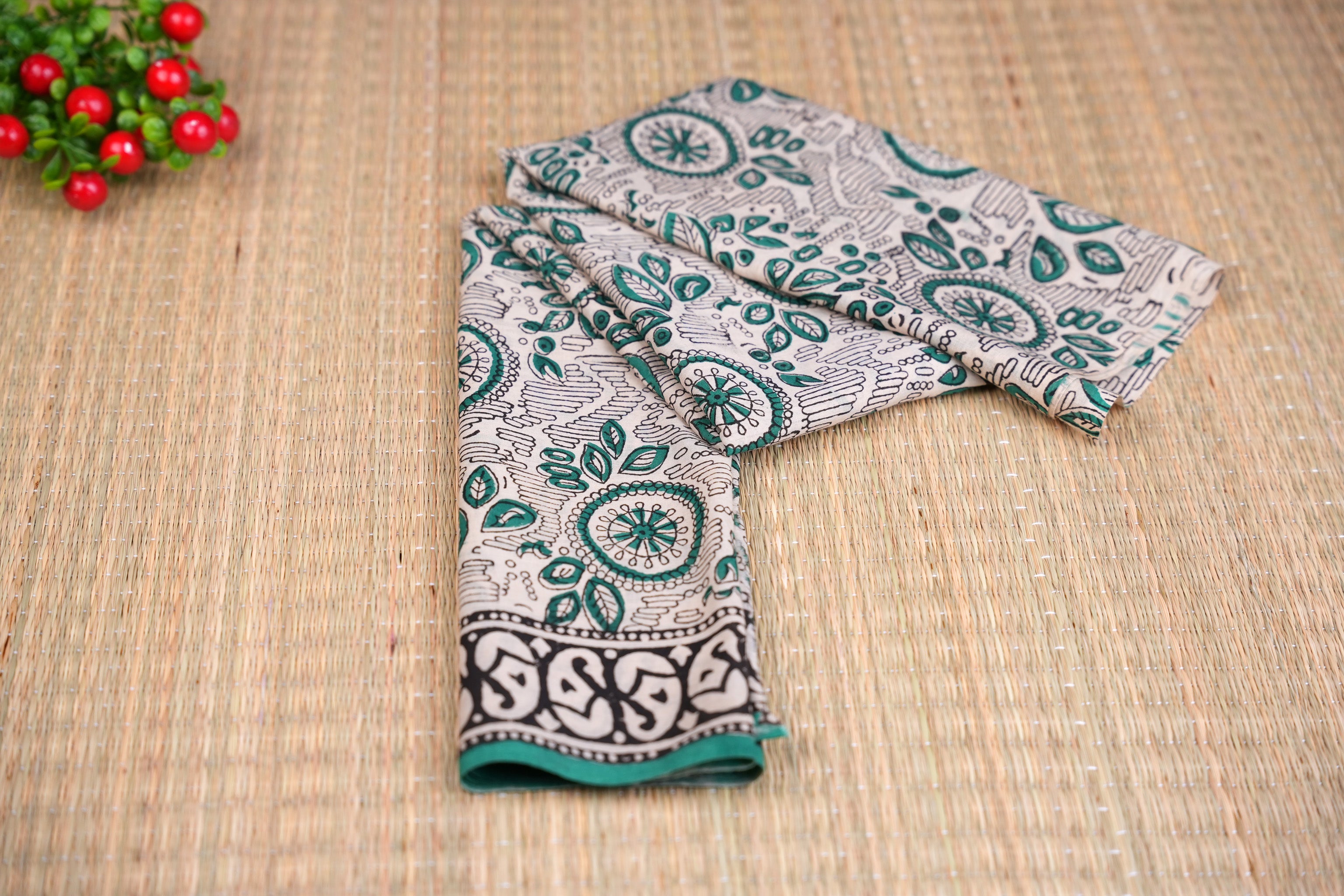 Ilaveni Dark Green
