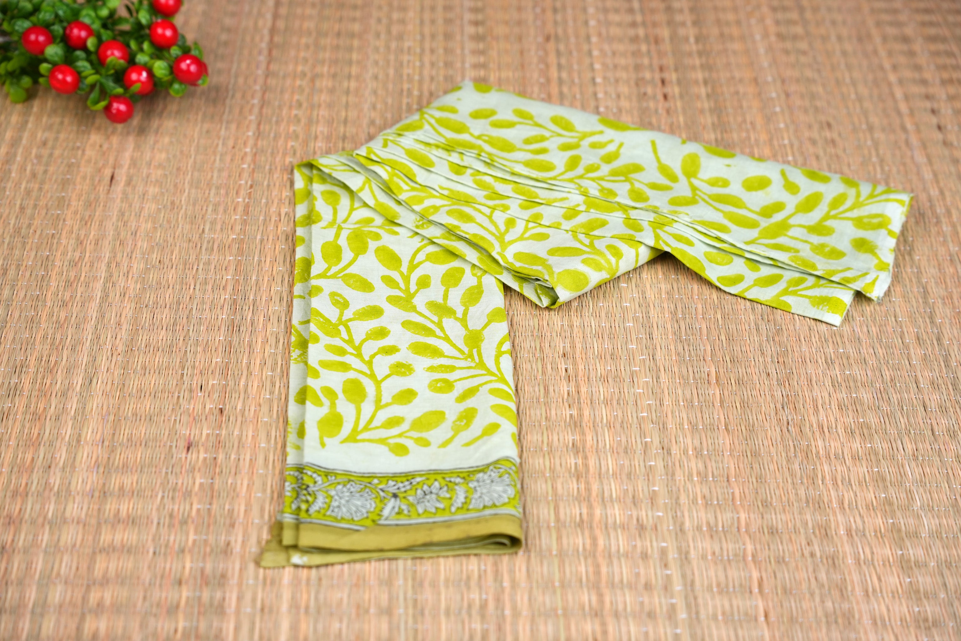Ilavenil Olive and Green