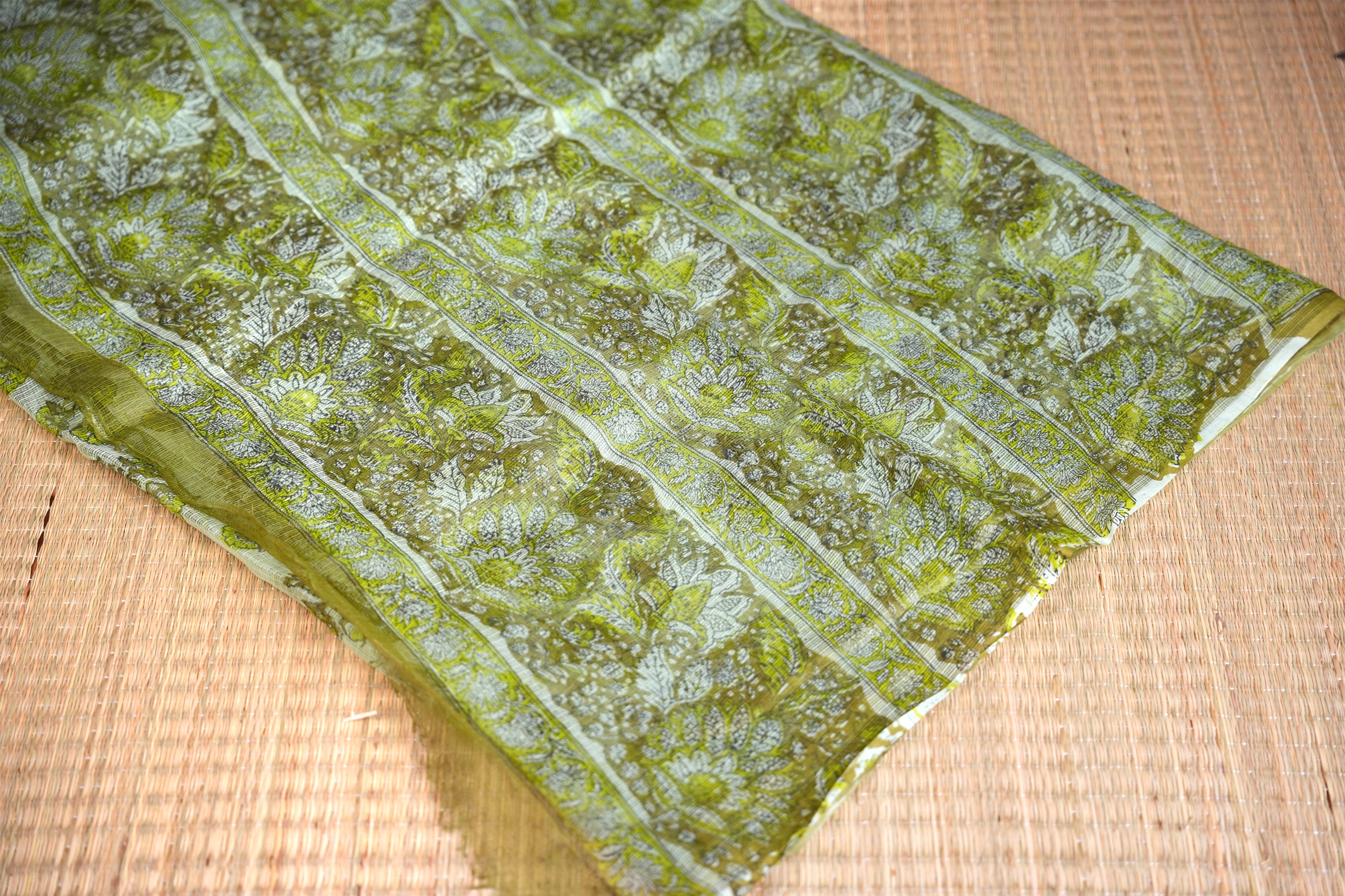 Ilavenil Olive and Green