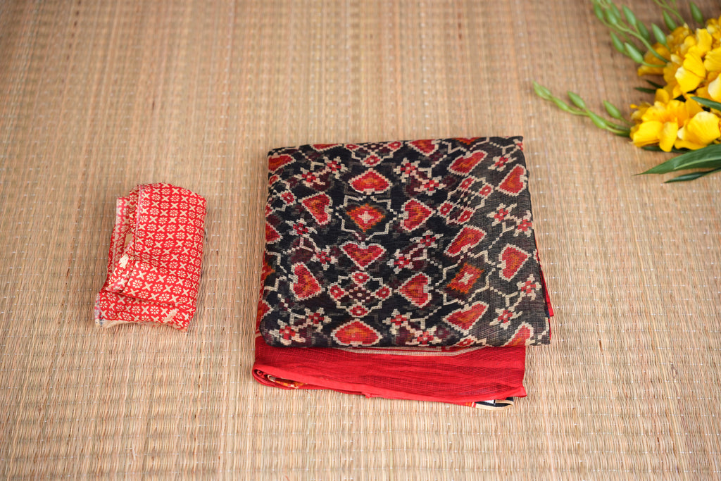 Ilaveni Black and Red