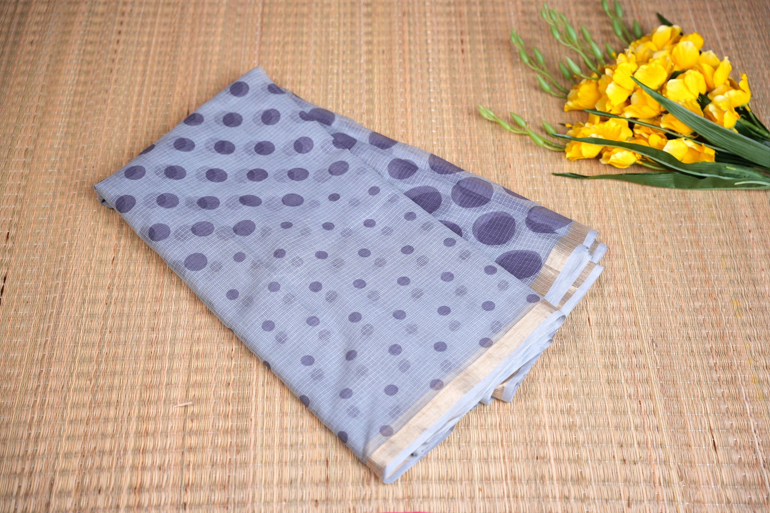 Ilaveni Grey Zari Polka Dots