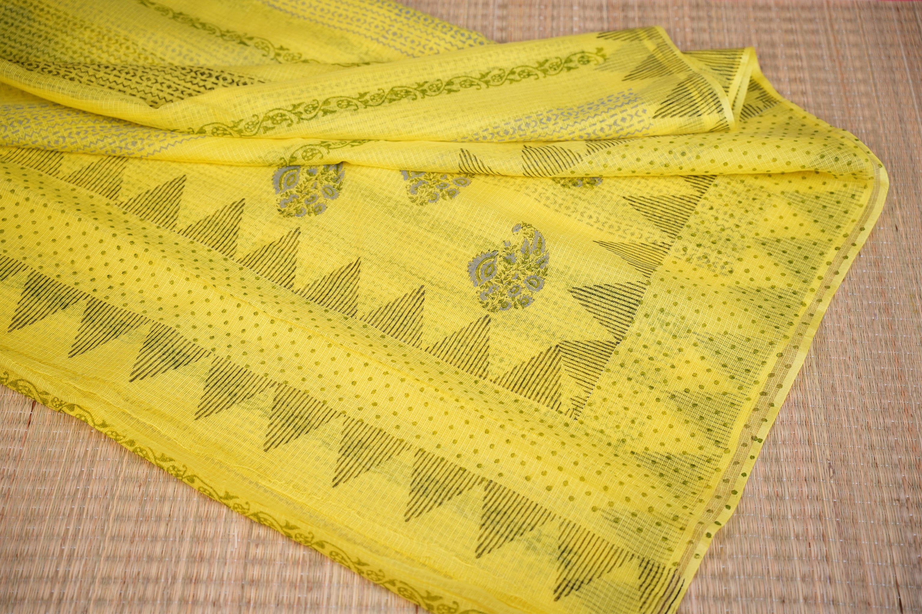 Ilaveni Lemon Yellow